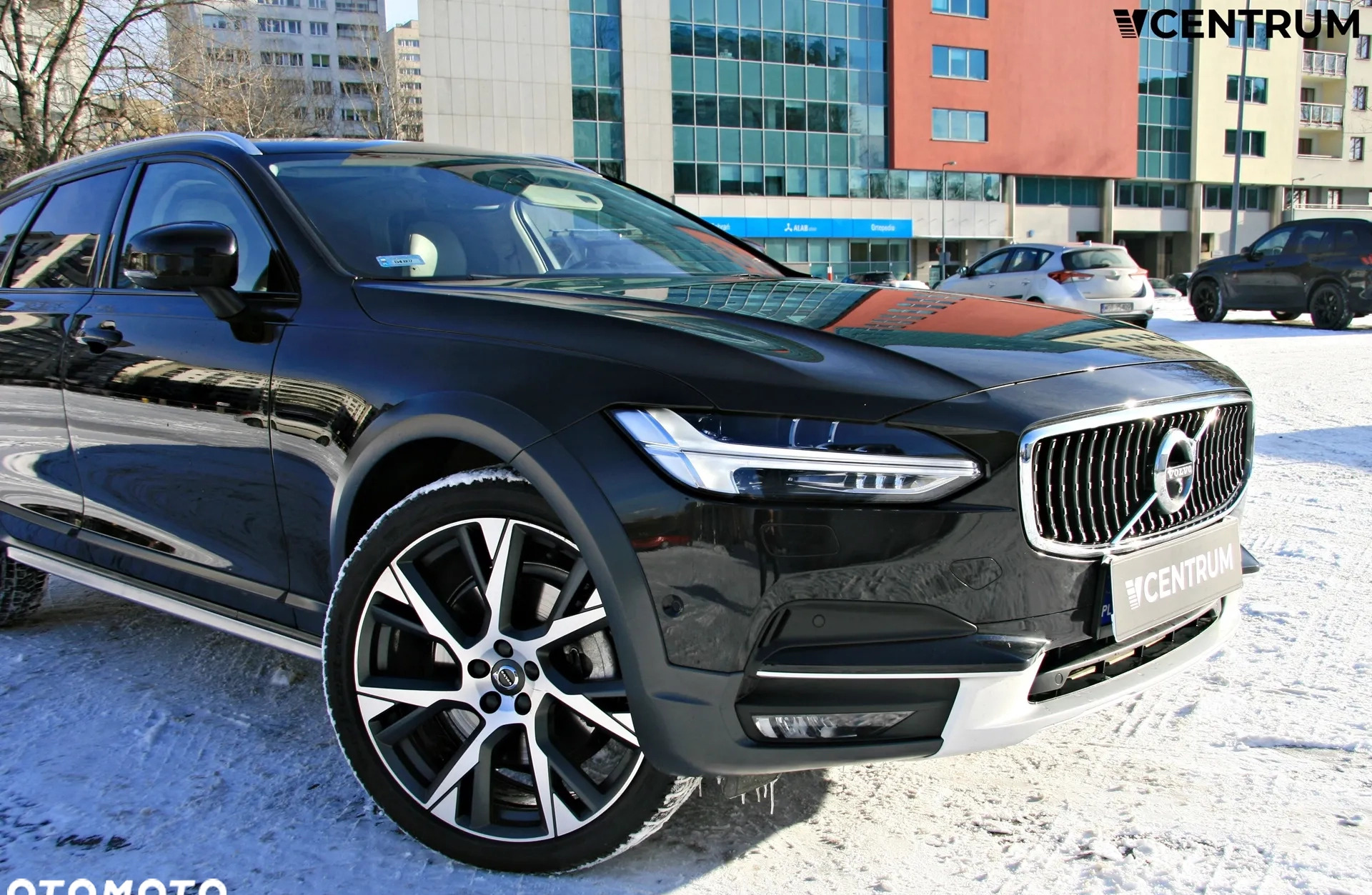 Volvo V90 Cross Country cena 149900 przebieg: 139560, rok produkcji 2018 z Jeziorany małe 172